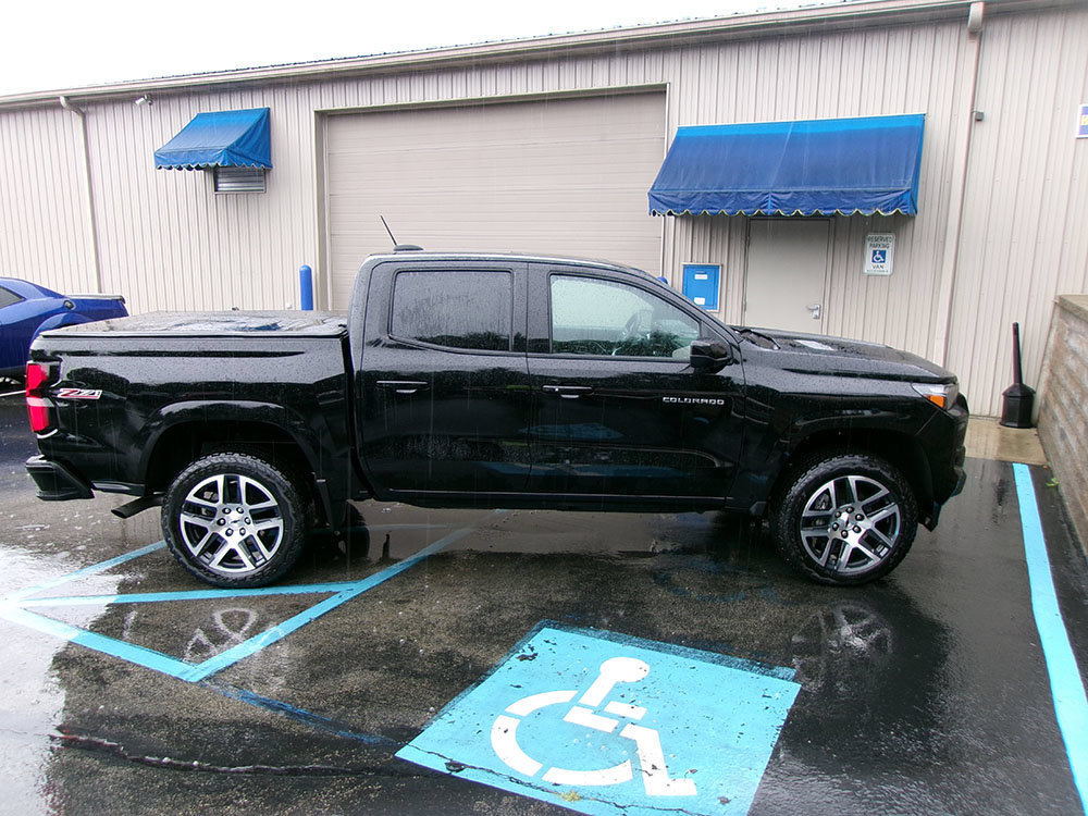 Used 2024 Chevrolet Colorado Z71 w/ Z71 Convenience Package 2 AWD/4WD image 4