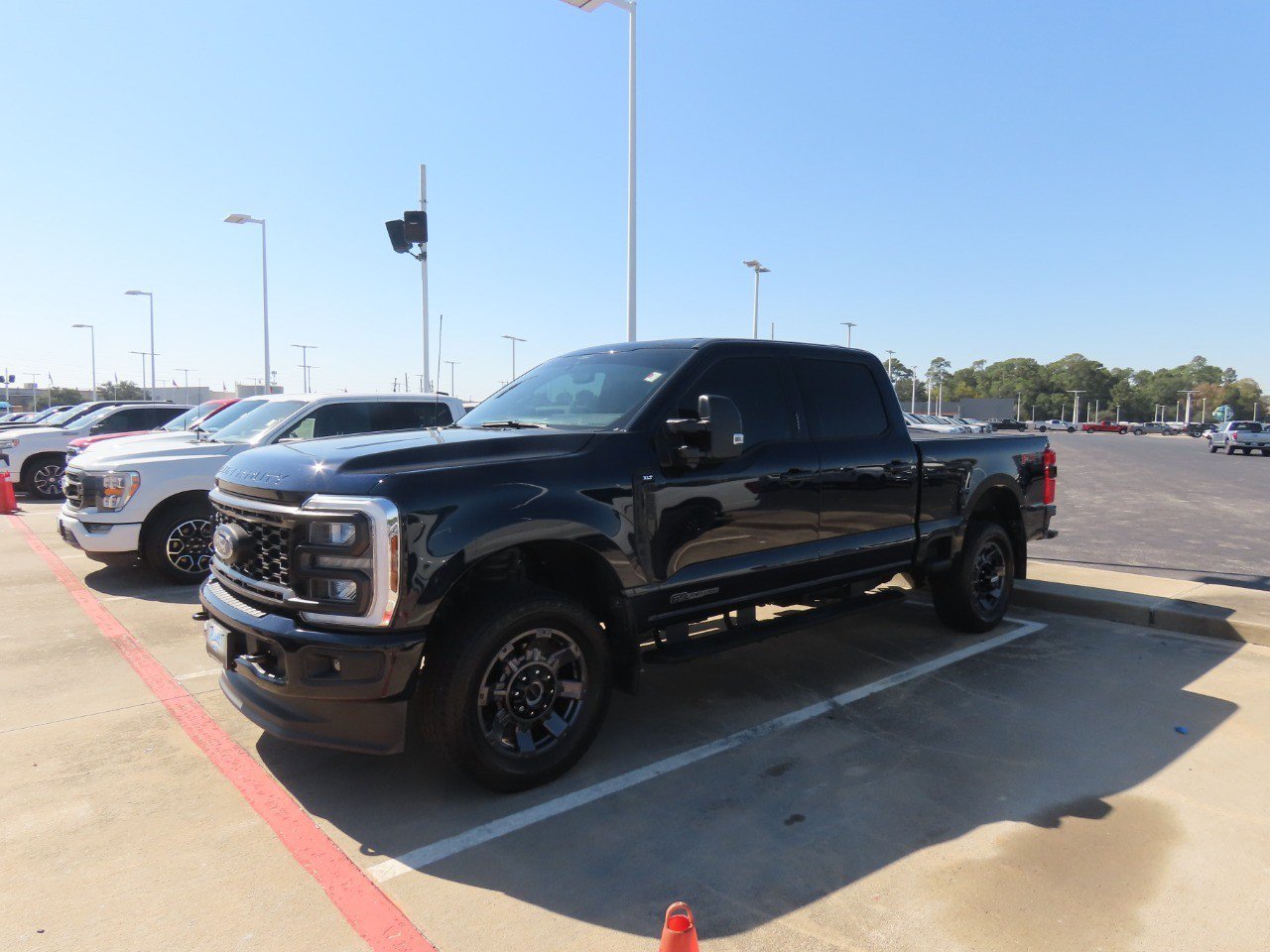 Used 2024 Ford F250 XLT w/ XLT Premium Package AWD/4WD image 2