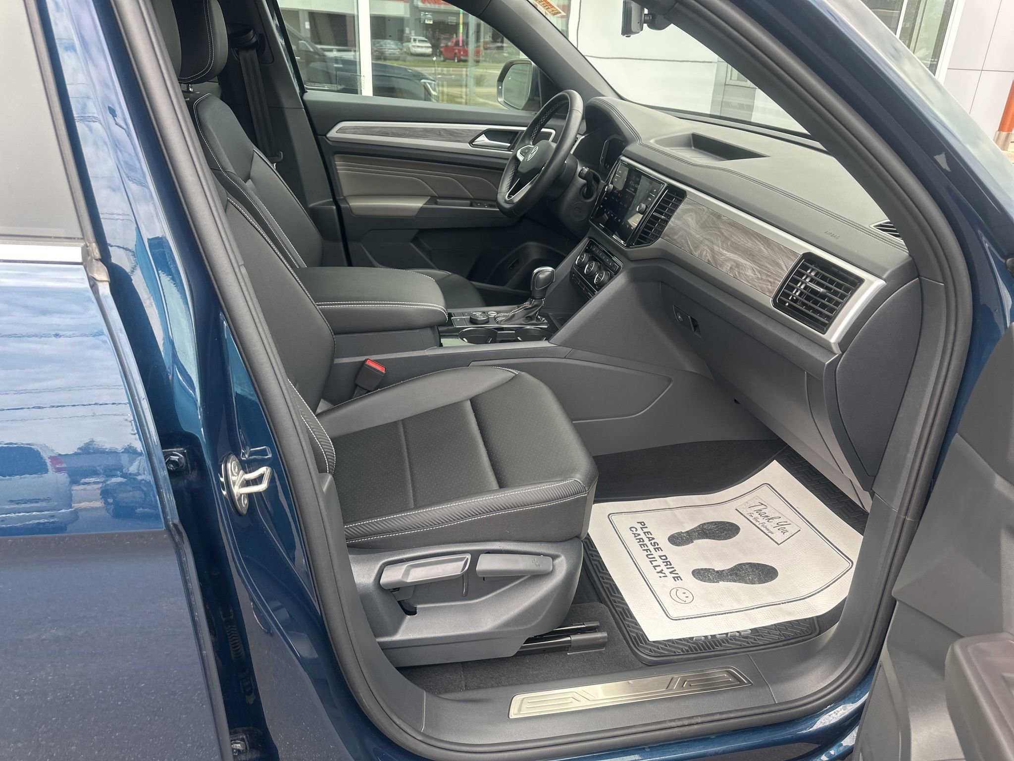 Used 2023 Volkswagen Atlas Cross Sport SE w/ Black Wheel Package AWD/4WD image 10