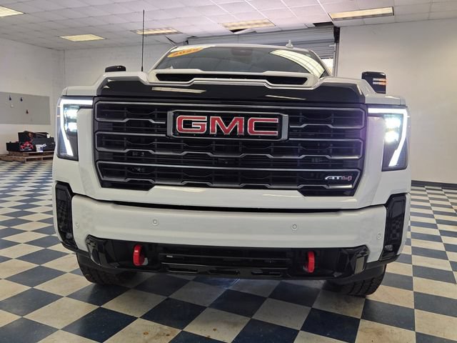 Used 2025 GMC Sierra 2500 AT4 AWD/4WD image 2