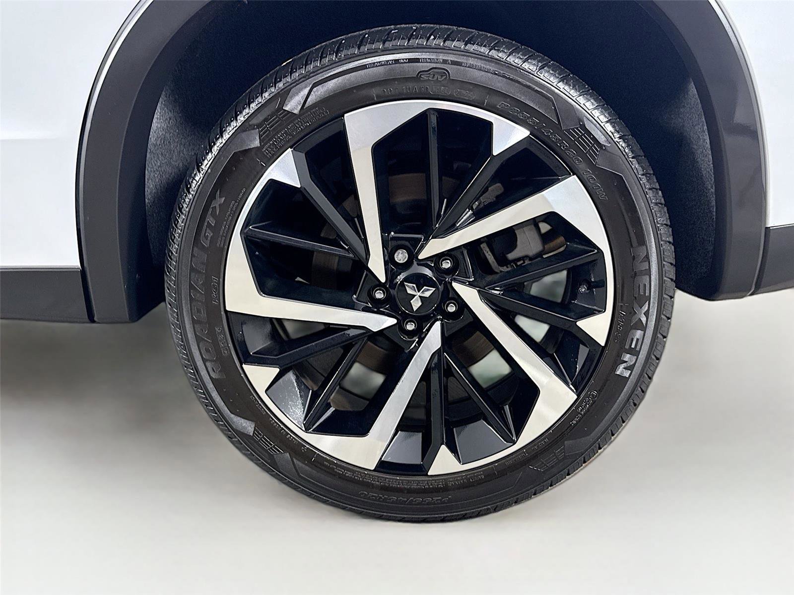 Used 2024 Mitsubishi Outlander SE image 32