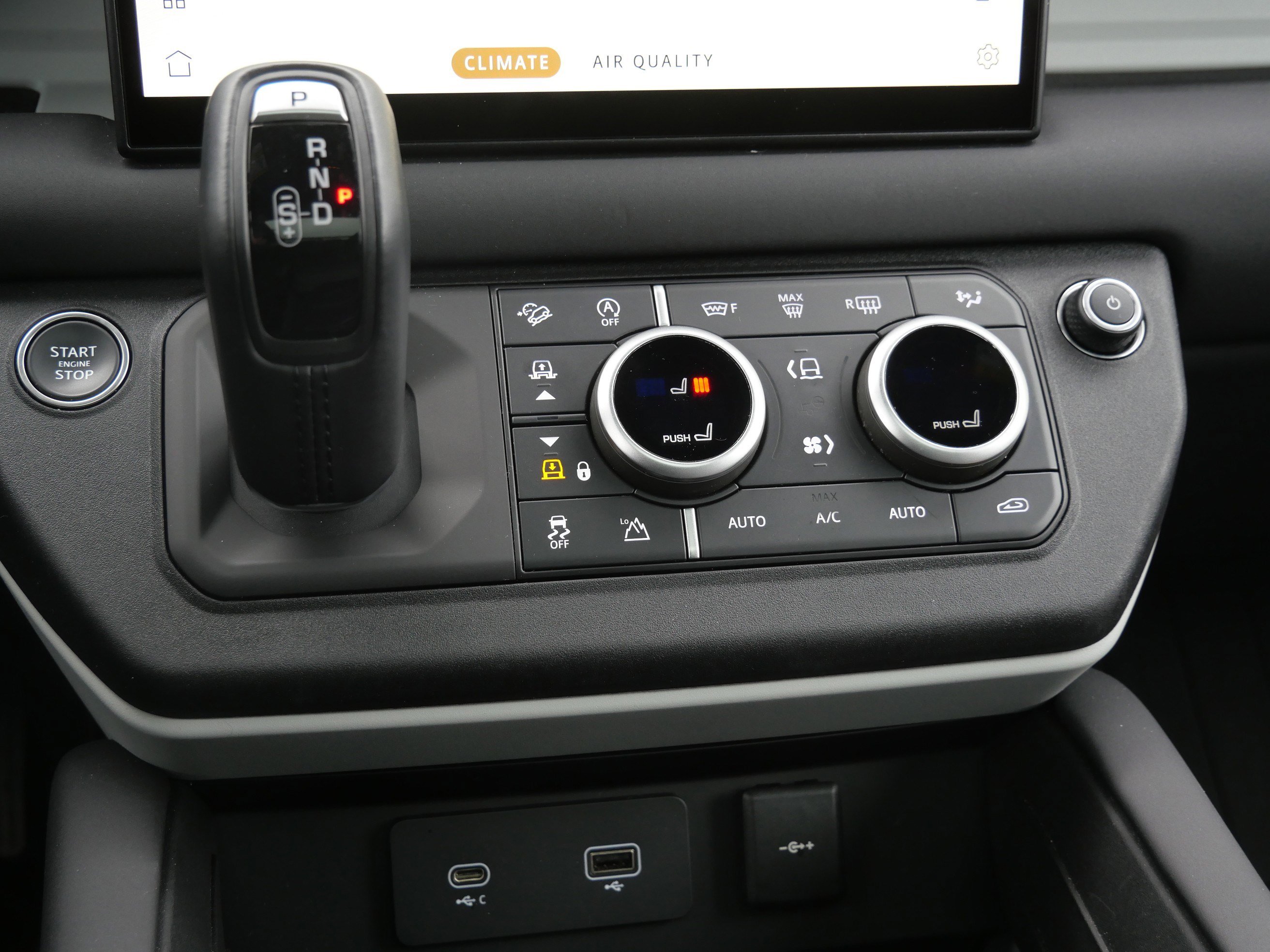 Used 2024 Land Rover Defender 130 S image 28