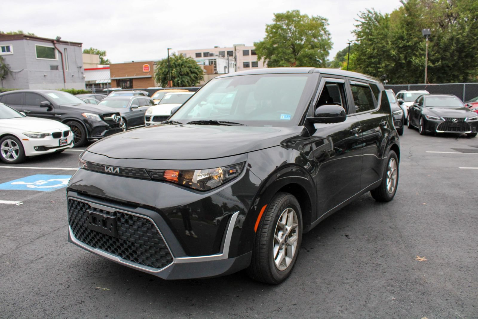 Used 2023 Kia Soul LX w/ LX Technology Package FWD image 2
