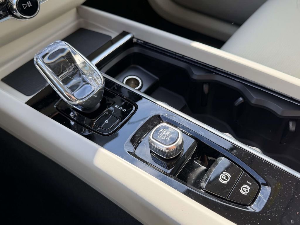 New 2026 Volvo XC60 B5 Ultra w/ Protection Package Premier image 6