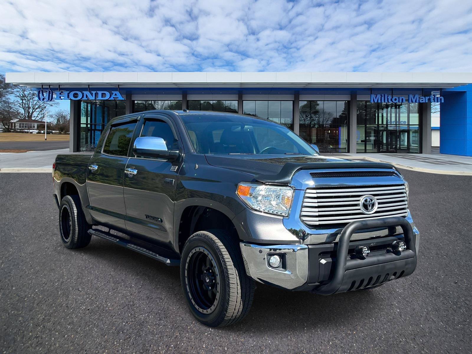 Used 2017 Toyota Tundra Limited w/ Limited Premium Package