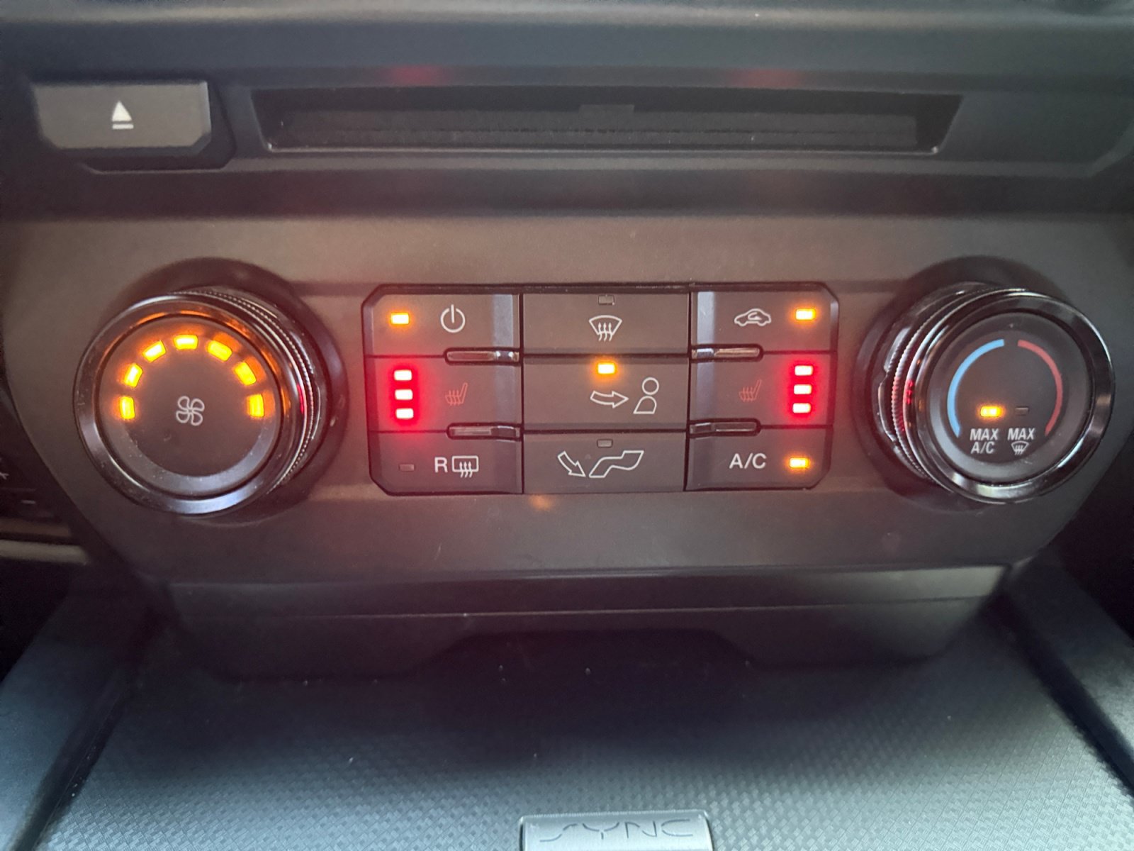 Used 2017 Ford F150 XLT w/ Equipment Group 302A Luxury AWD/4WD image 18