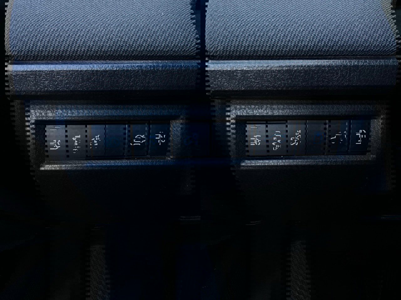 Used 2025 Toyota Camry LE image 21