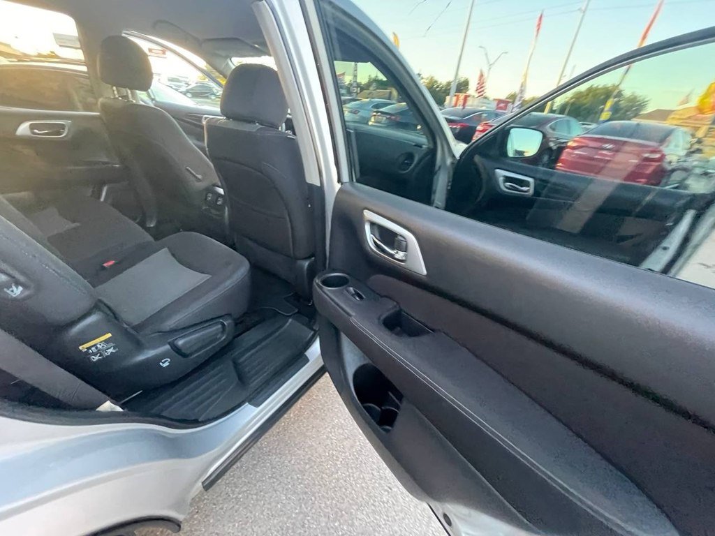 Used 2017 Nissan Pathfinder S image 17