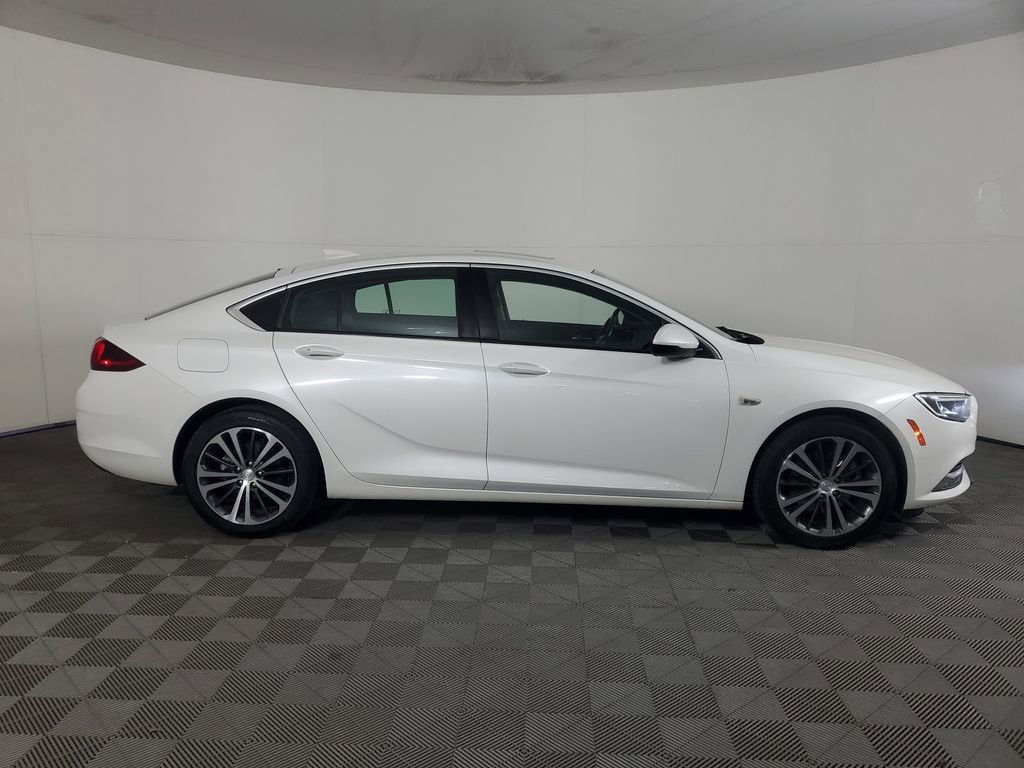 Used 2018 Buick Regal Essence w/ Driver Confidence Package #1 image 3