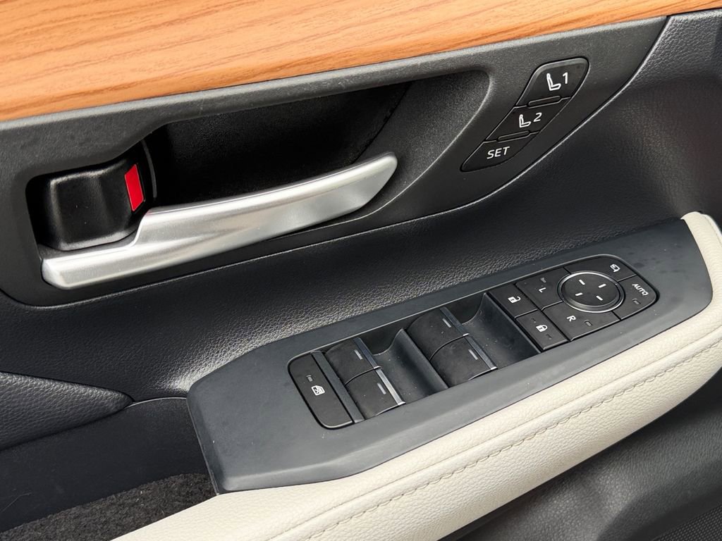 Certified 2024 Toyota Grand Highlander Platinum AWD/4WD image 11