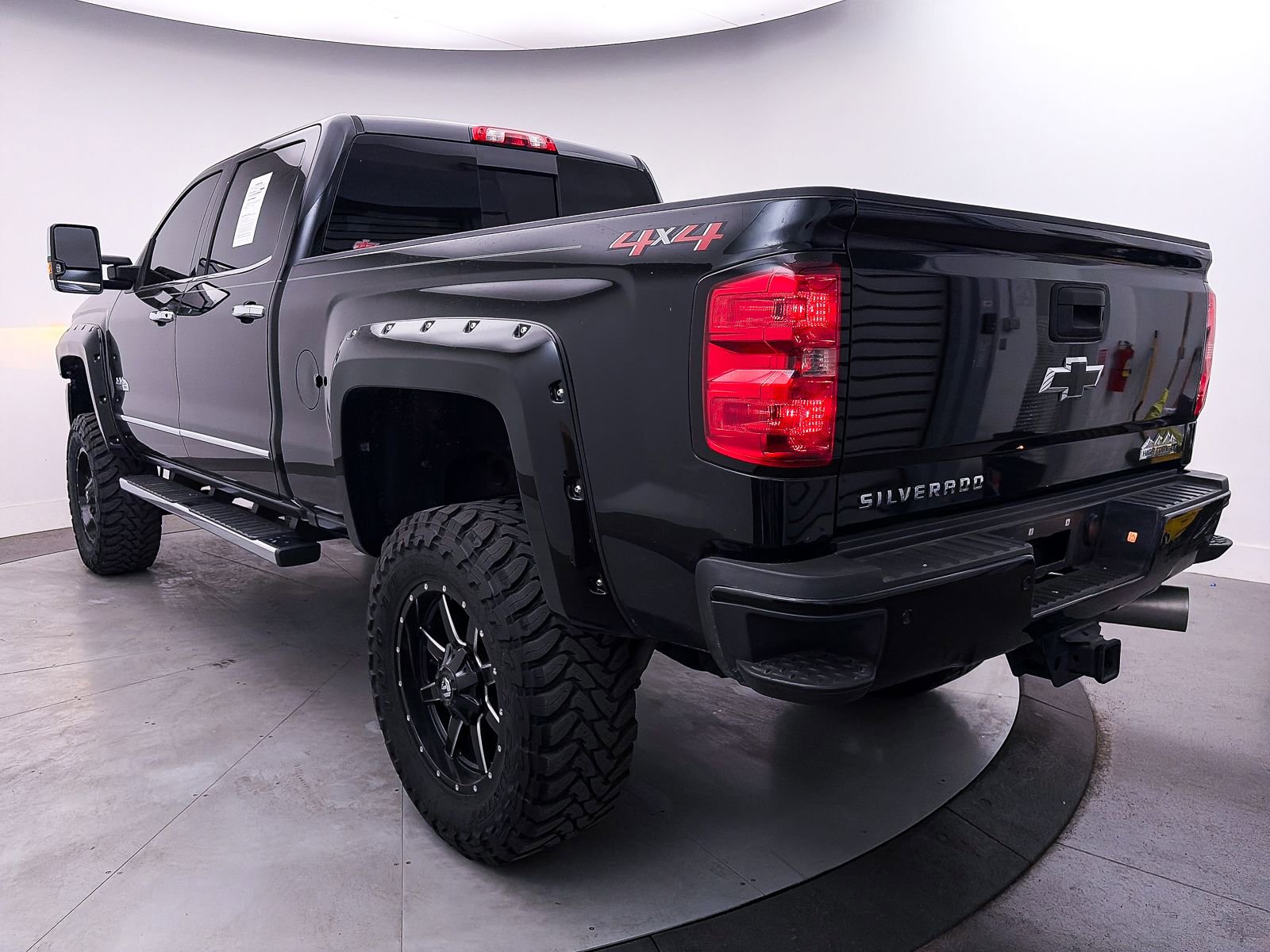 Used 2019 Chevrolet Silverado 2500 High Country w/ Duramax Plus Package image 13