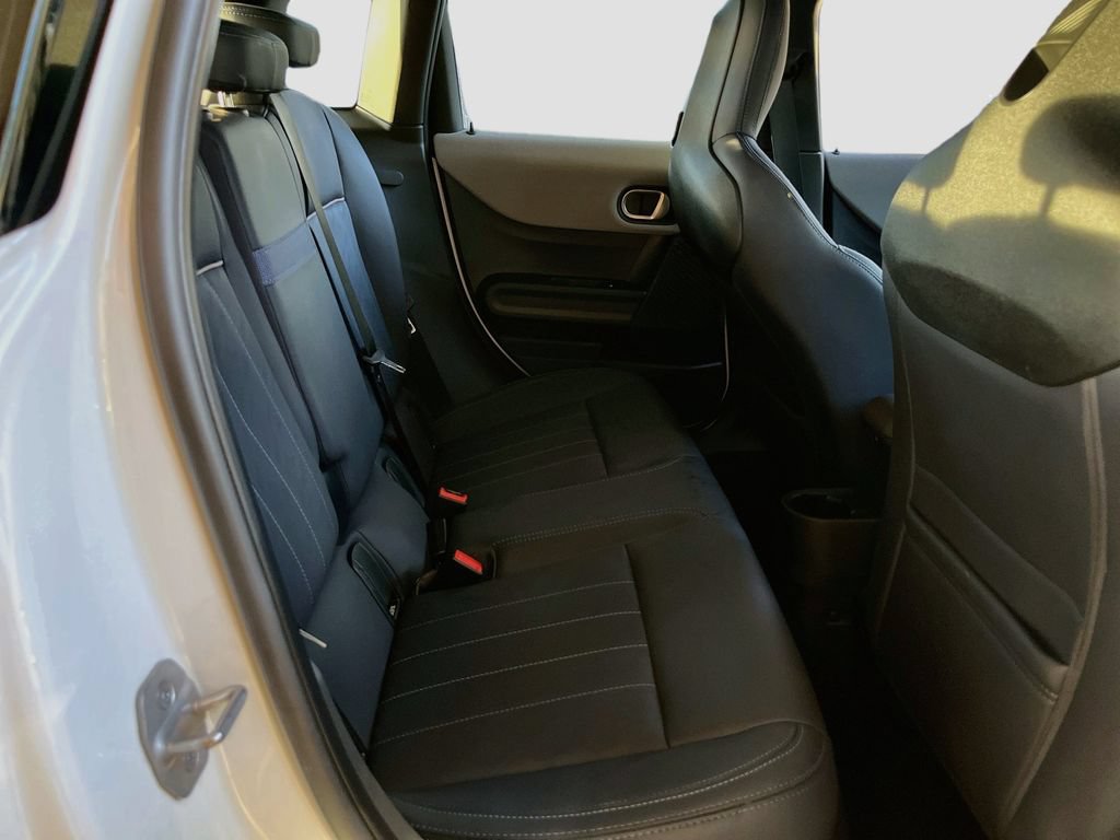 Used 2025 MINI Cooper 4-Door Hardtop FWD image 26