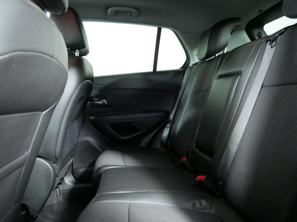 Used 2019 Chevrolet Trax LT w/ LT Convenience Package FWD image 16