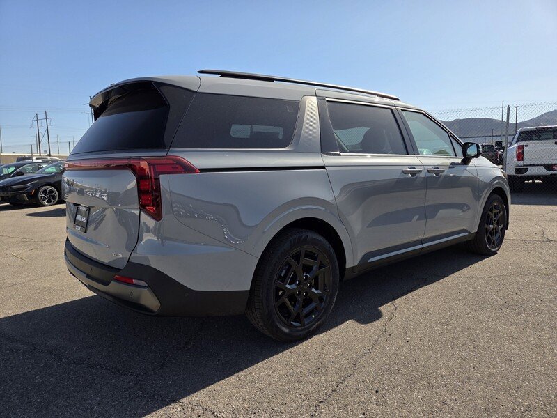 New 2026 Kia Carnival SX w/ SX Dark Edition Package FWD image 3