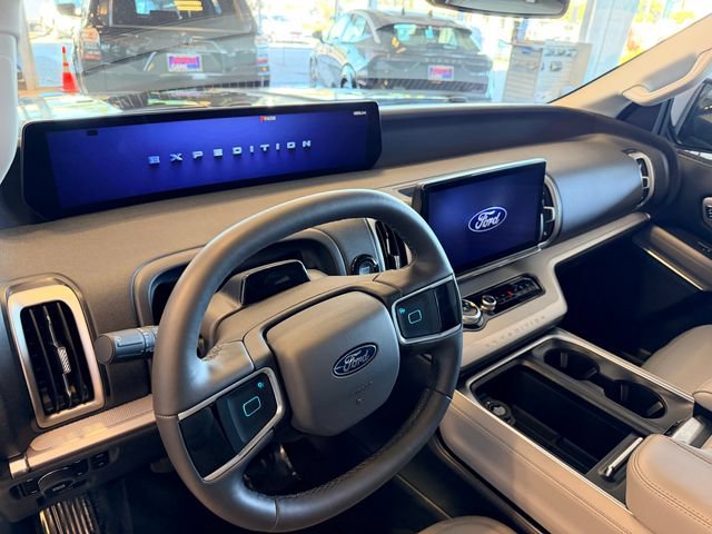 Used 2026 Ford Expedition Active AWD/4WD image 18