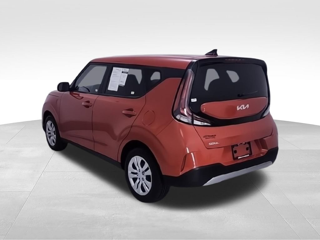 Used 2025 Kia Soul LX FWD image 7