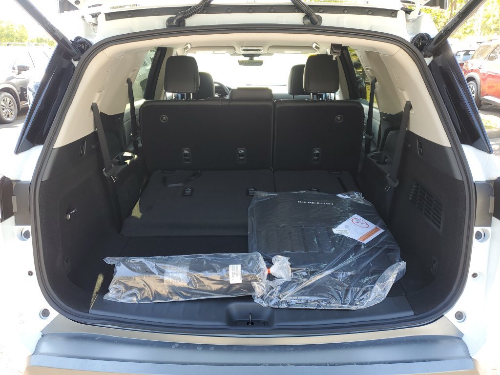 New 2026 Nissan Pathfinder SL FWD image 9