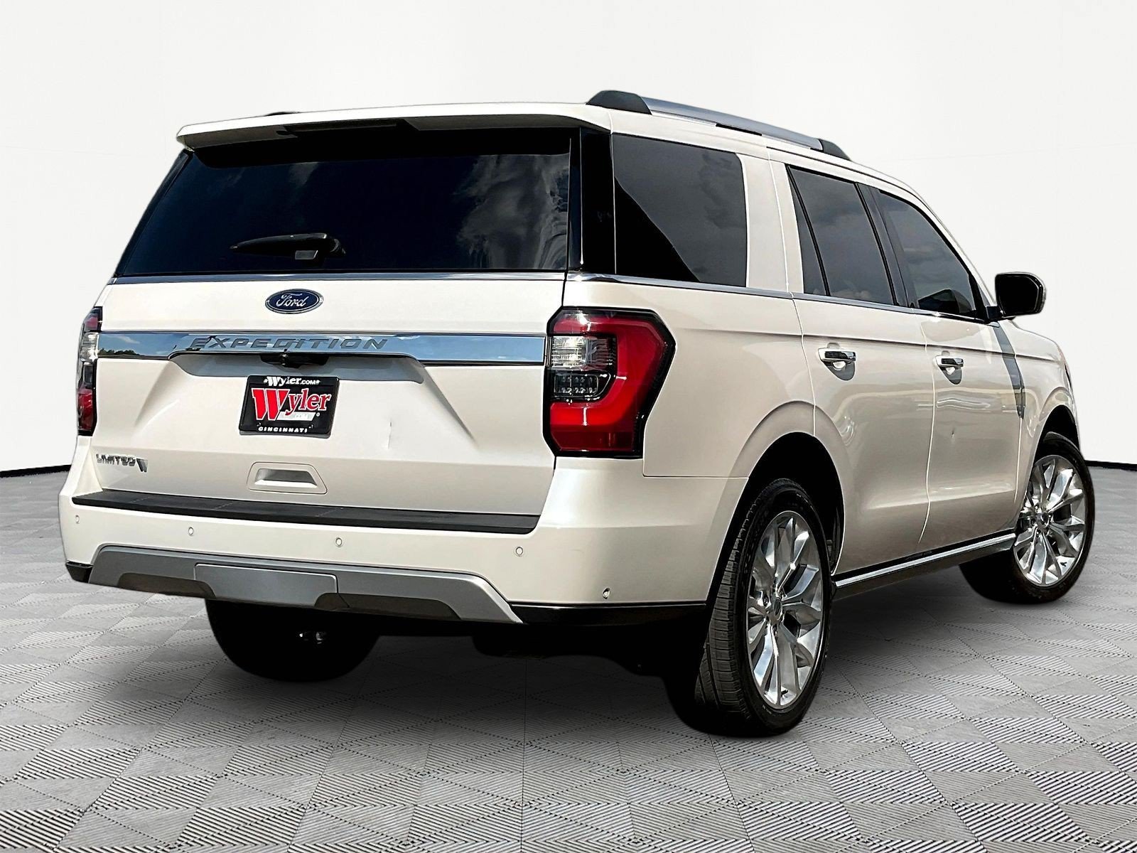 Used 2019 Ford Expedition Limited w/ Equipment Group 302A AWD/4WD image 6