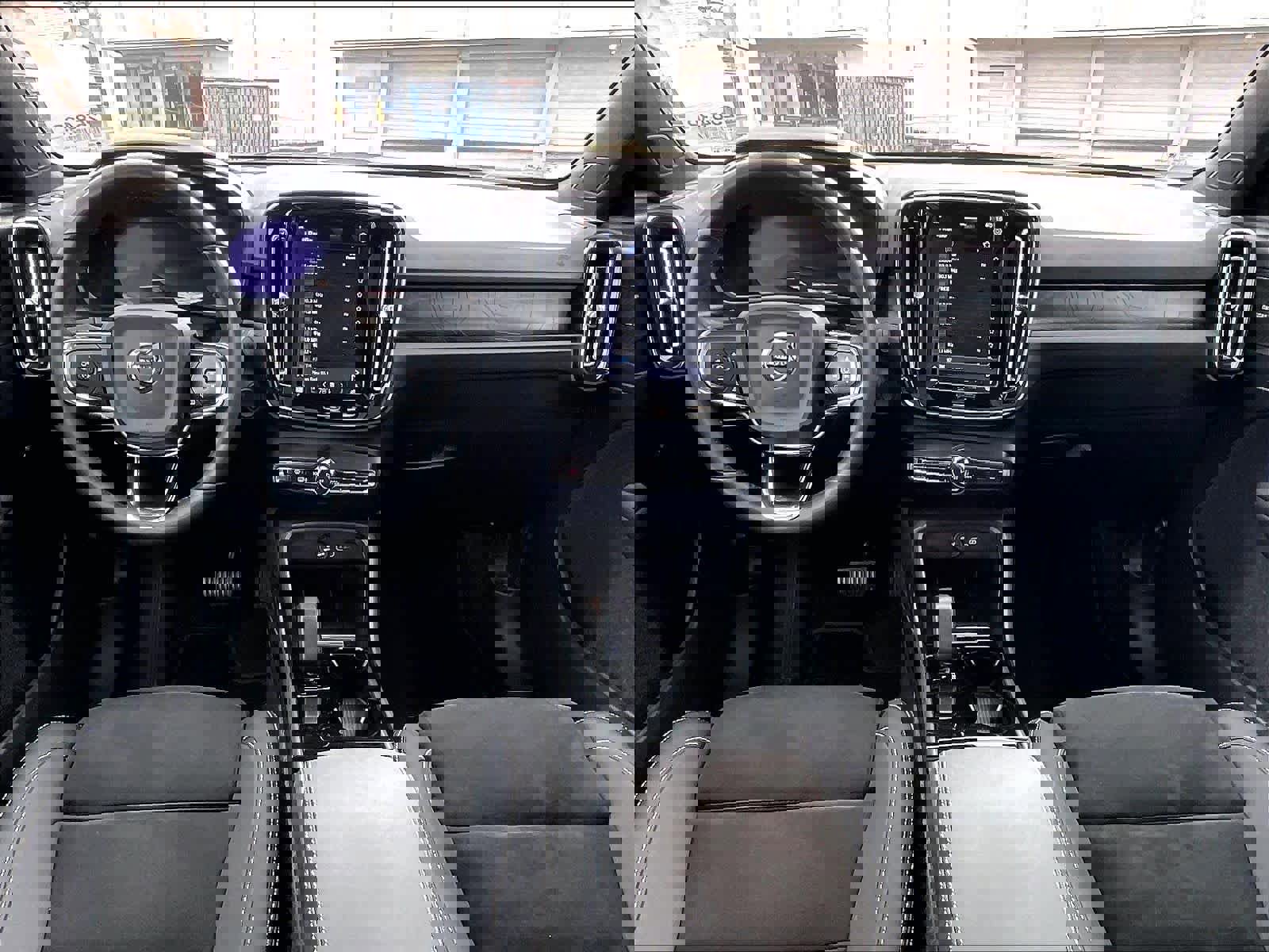 Used 2023 Volvo C40 P8 Recharge Ultimate image 18