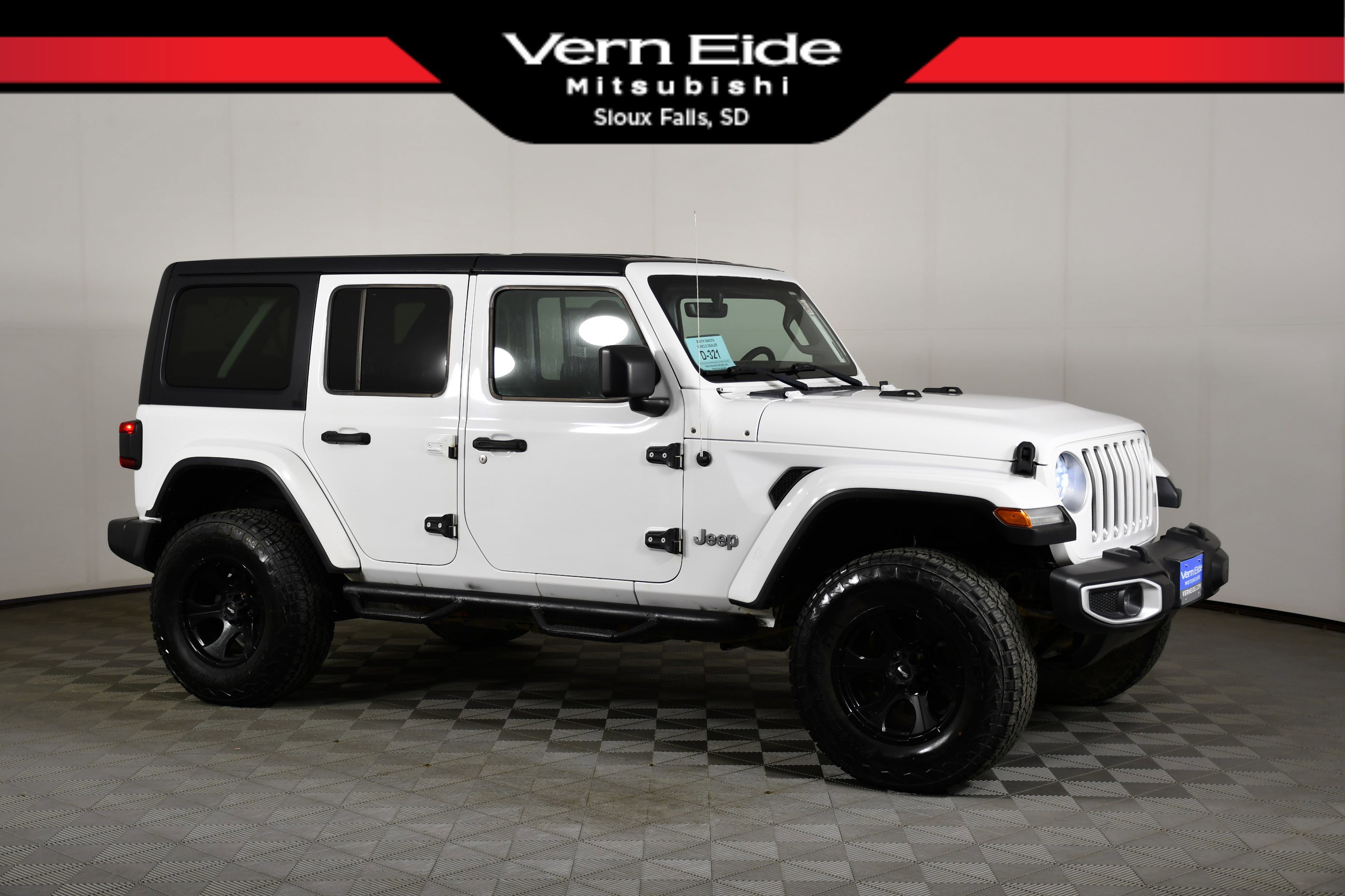 Used 2018 Jeep Wrangler Unlimited Sahara w/ Uconnect 4C Nav & Sound Group image 1