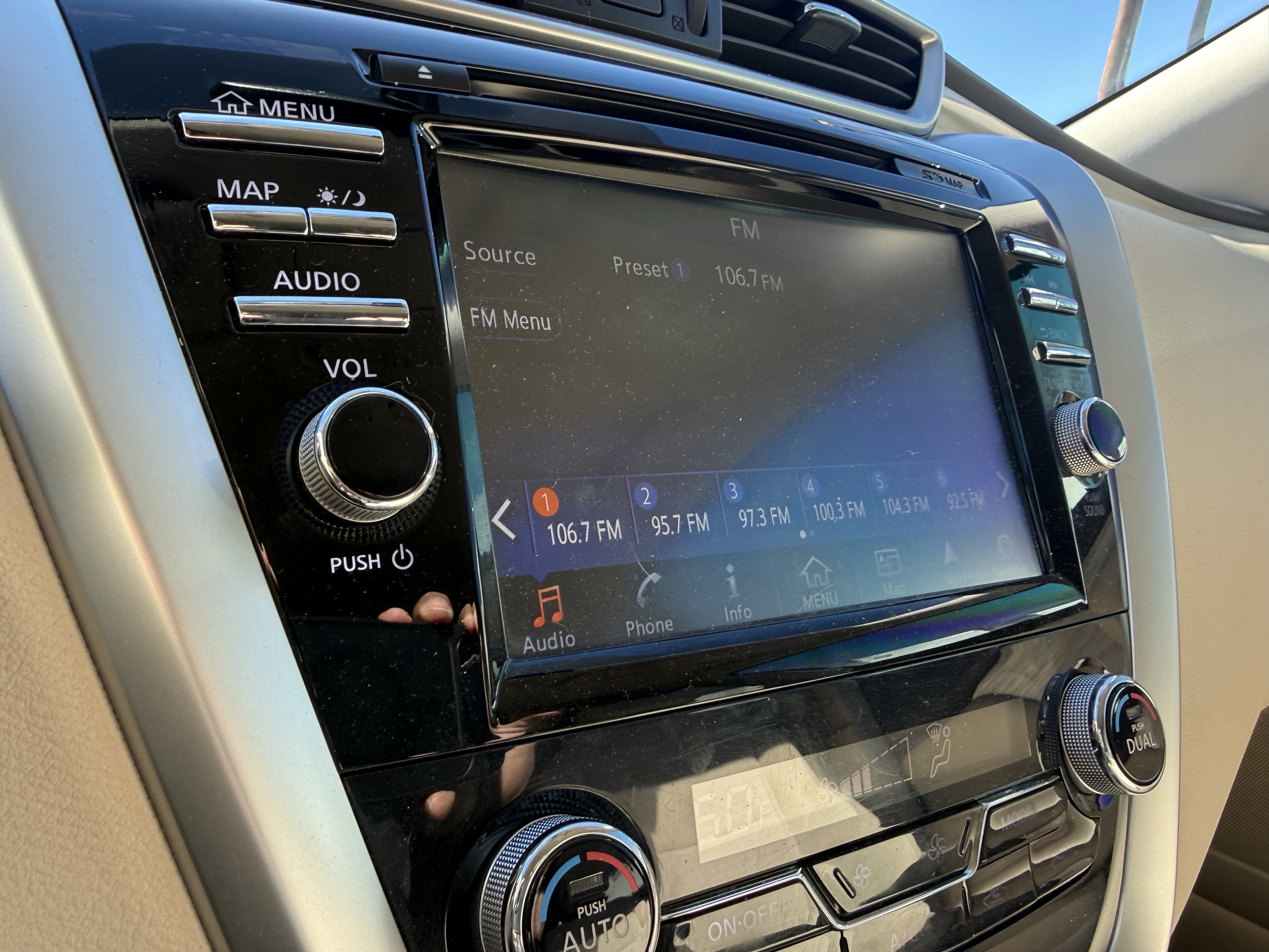 Used 2018 Nissan Murano SV image 25