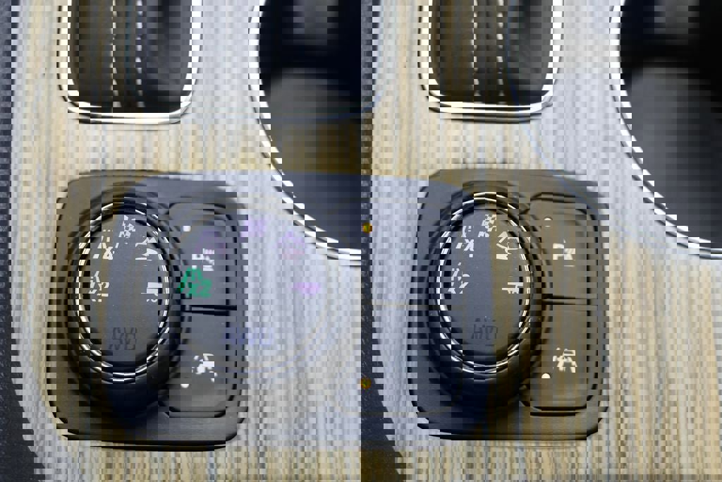 Used 2018 GMC Acadia Denali w/ Technology Package image 28