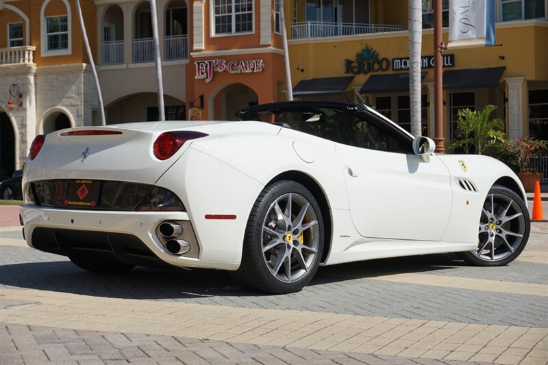 Used 2014 Ferrari California RWD image 33
