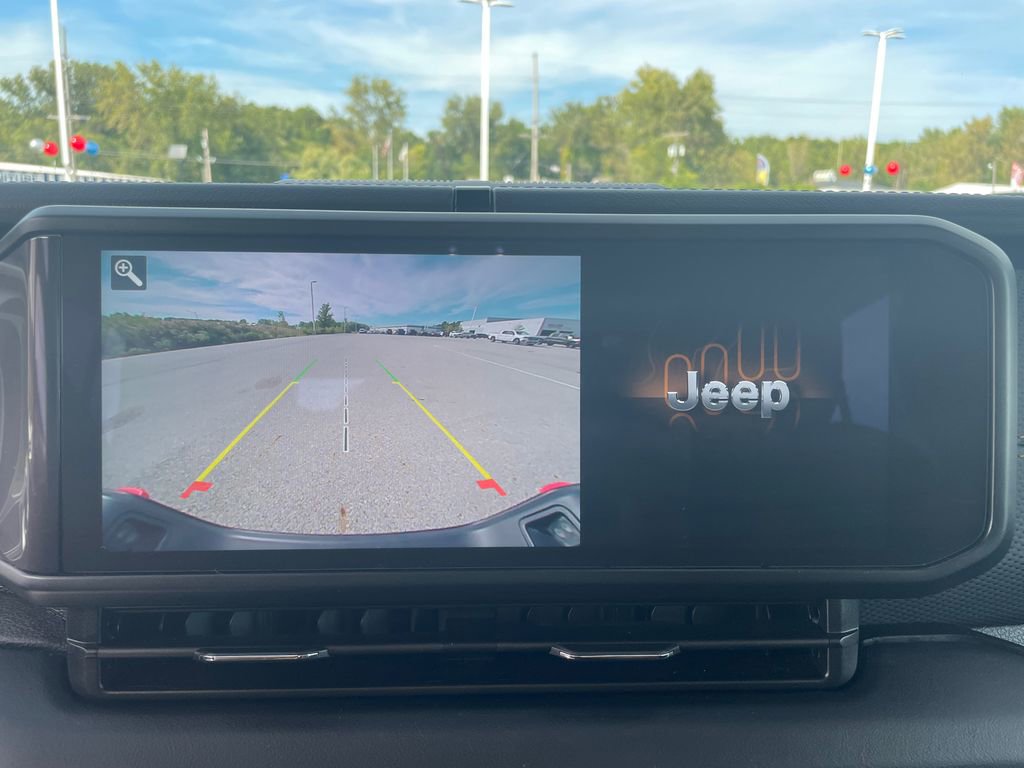 Used 2024 Jeep Gladiator Mojave w/ Convenience Group image 4