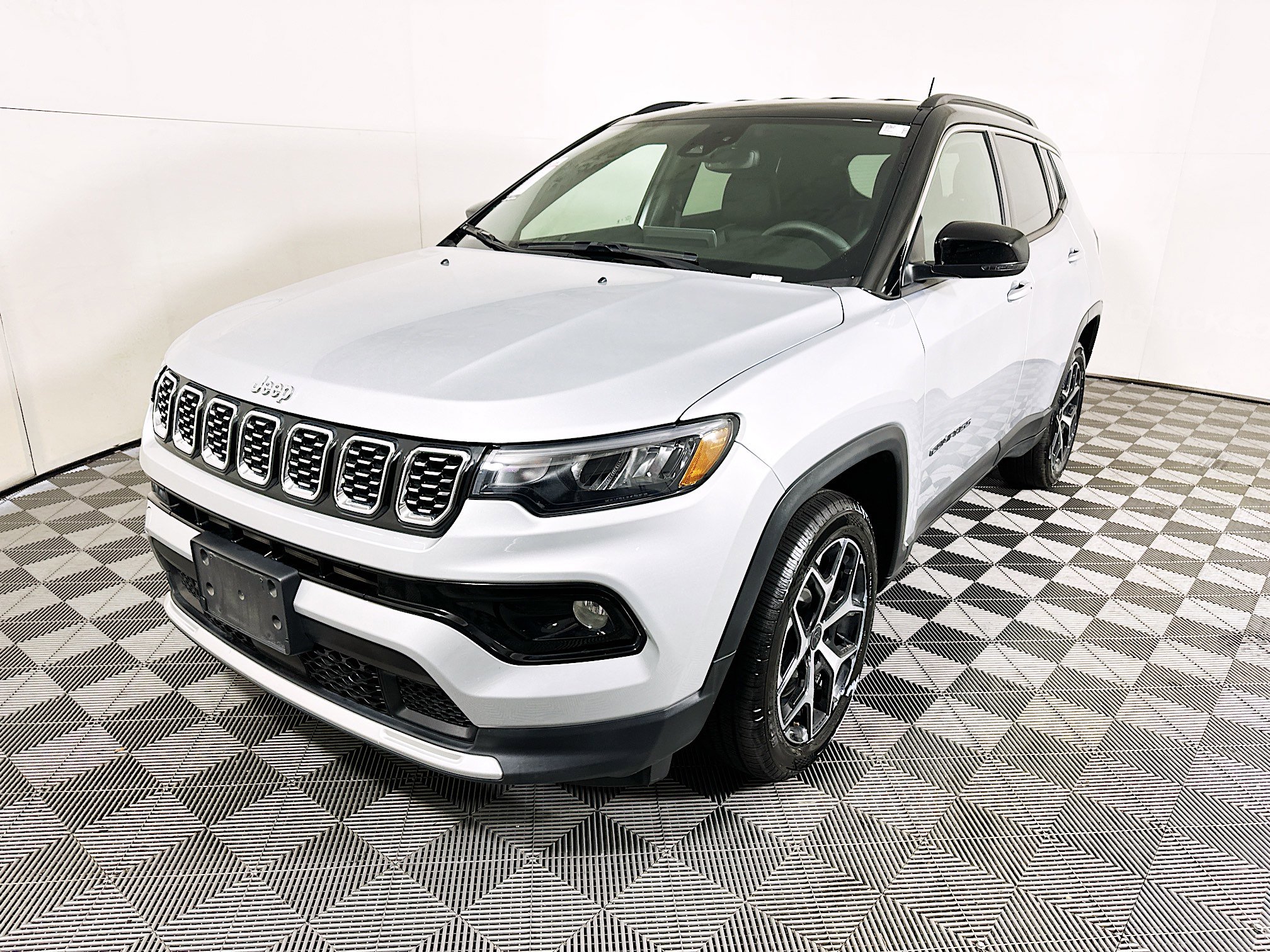 Used 2025 Jeep Compass Limited AWD/4WD image 7