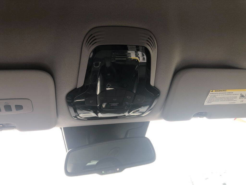 Used 2018 Alfa Romeo Stelvio AWD image 16