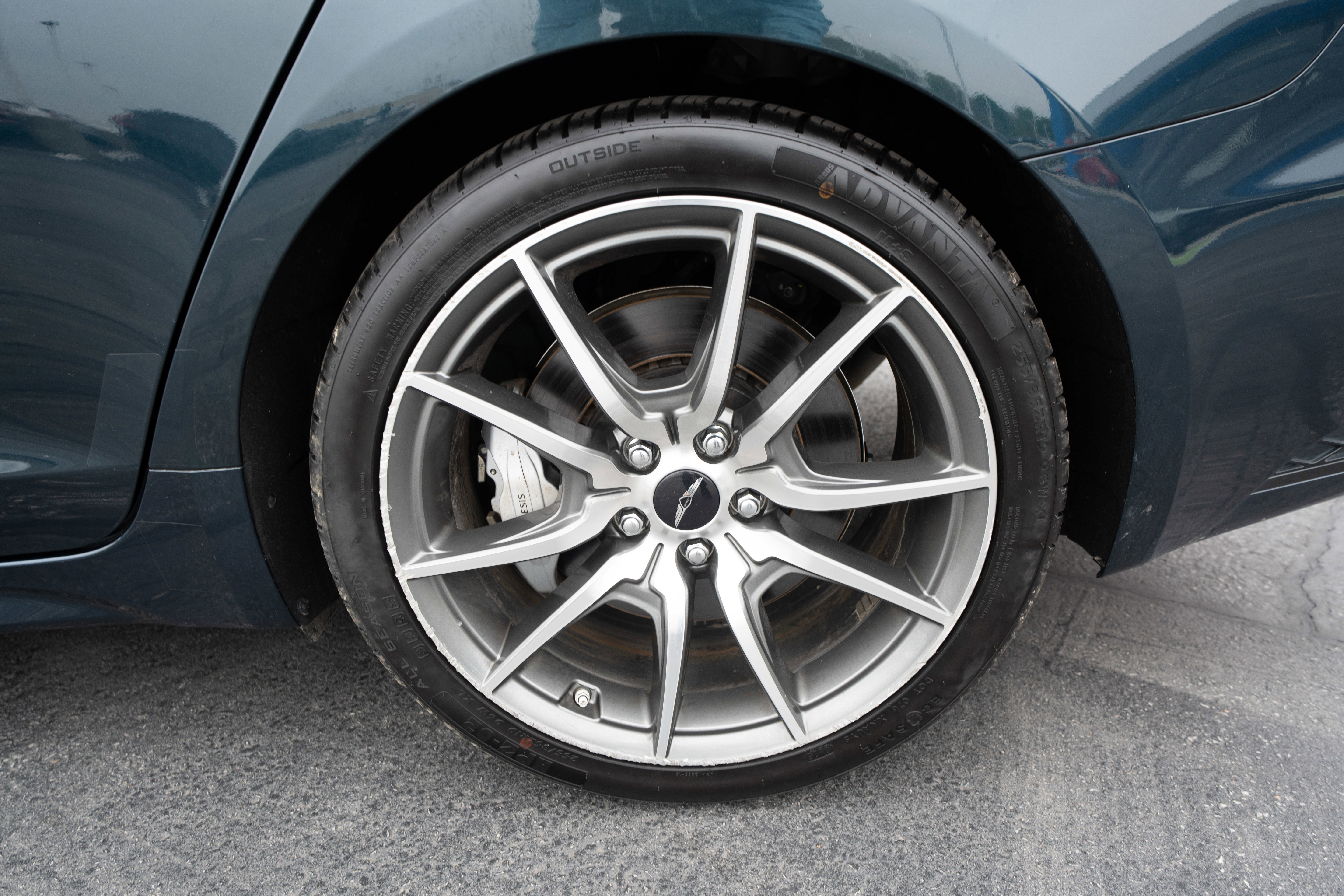 Used 2025 Genesis G70 2.5T RWD image 28