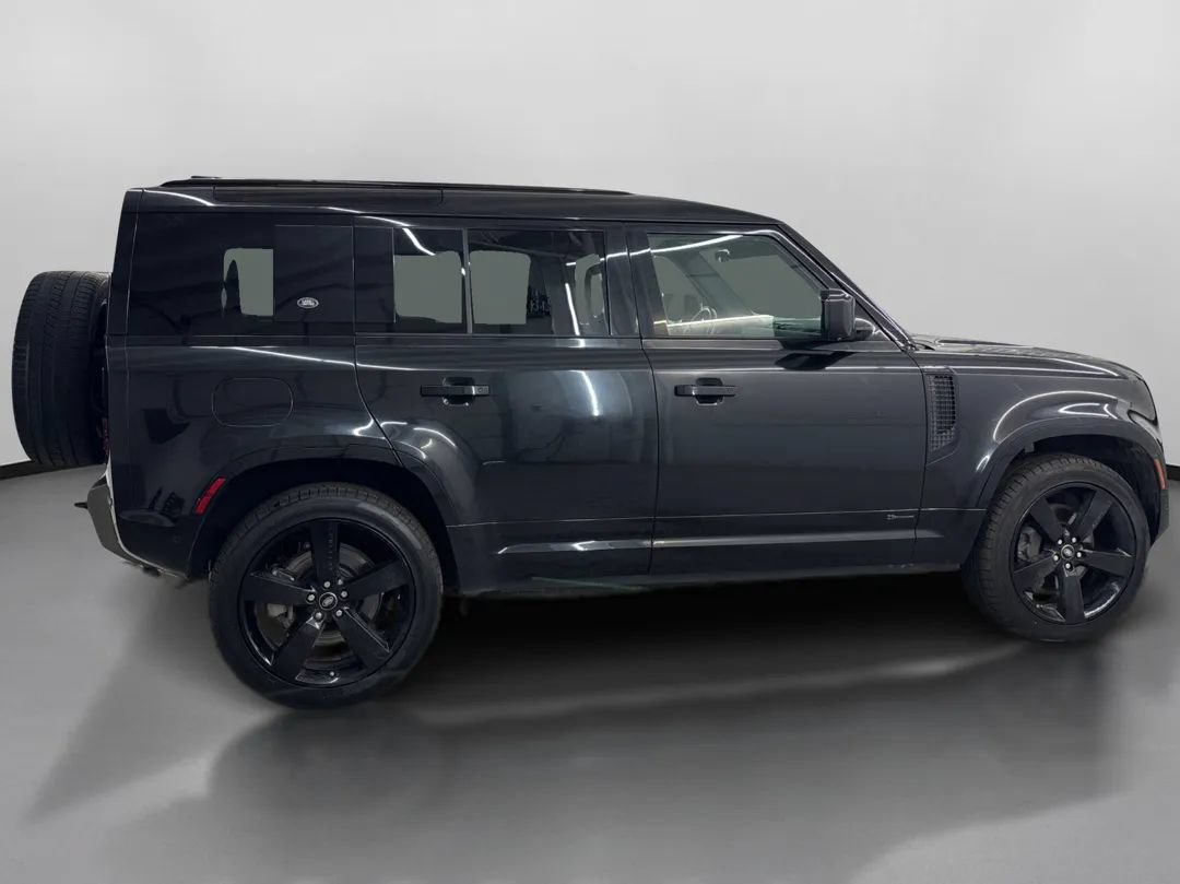 Used 2021 Land Rover Defender 110 X-Dynamic SE AWD/4WD image 11