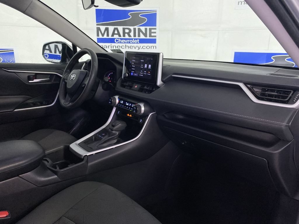 Used 2024 Toyota RAV4 XLE FWD image 34