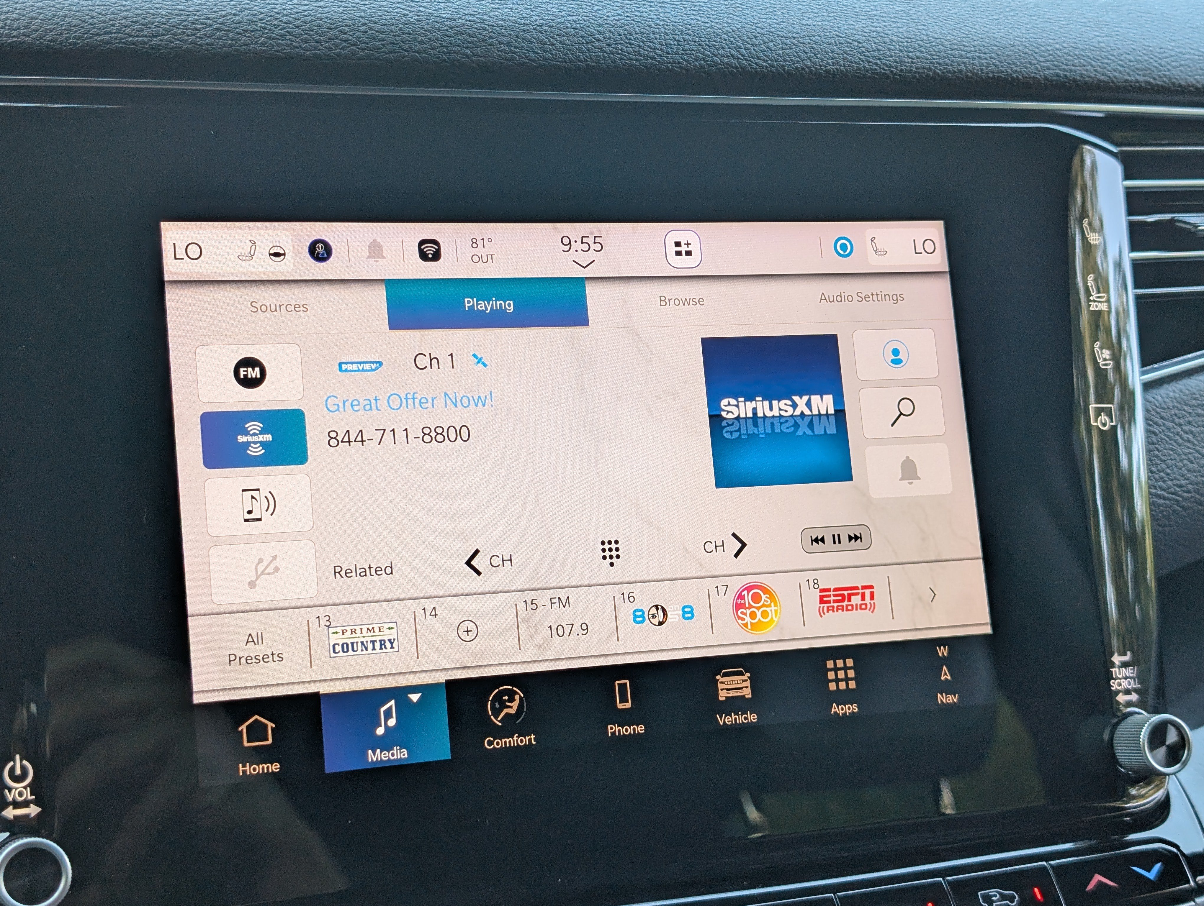 Used 2024 Jeep Wagoneer L 2WD image 31