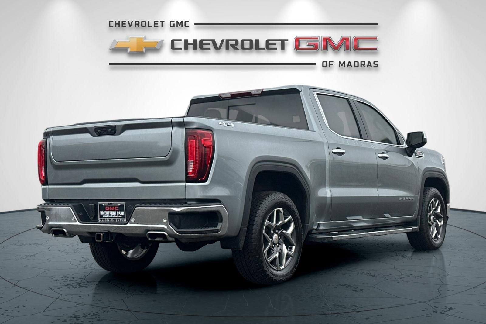 Used 2025 GMC Sierra 1500 SLT w/ SLT Premium Plus Package image 3