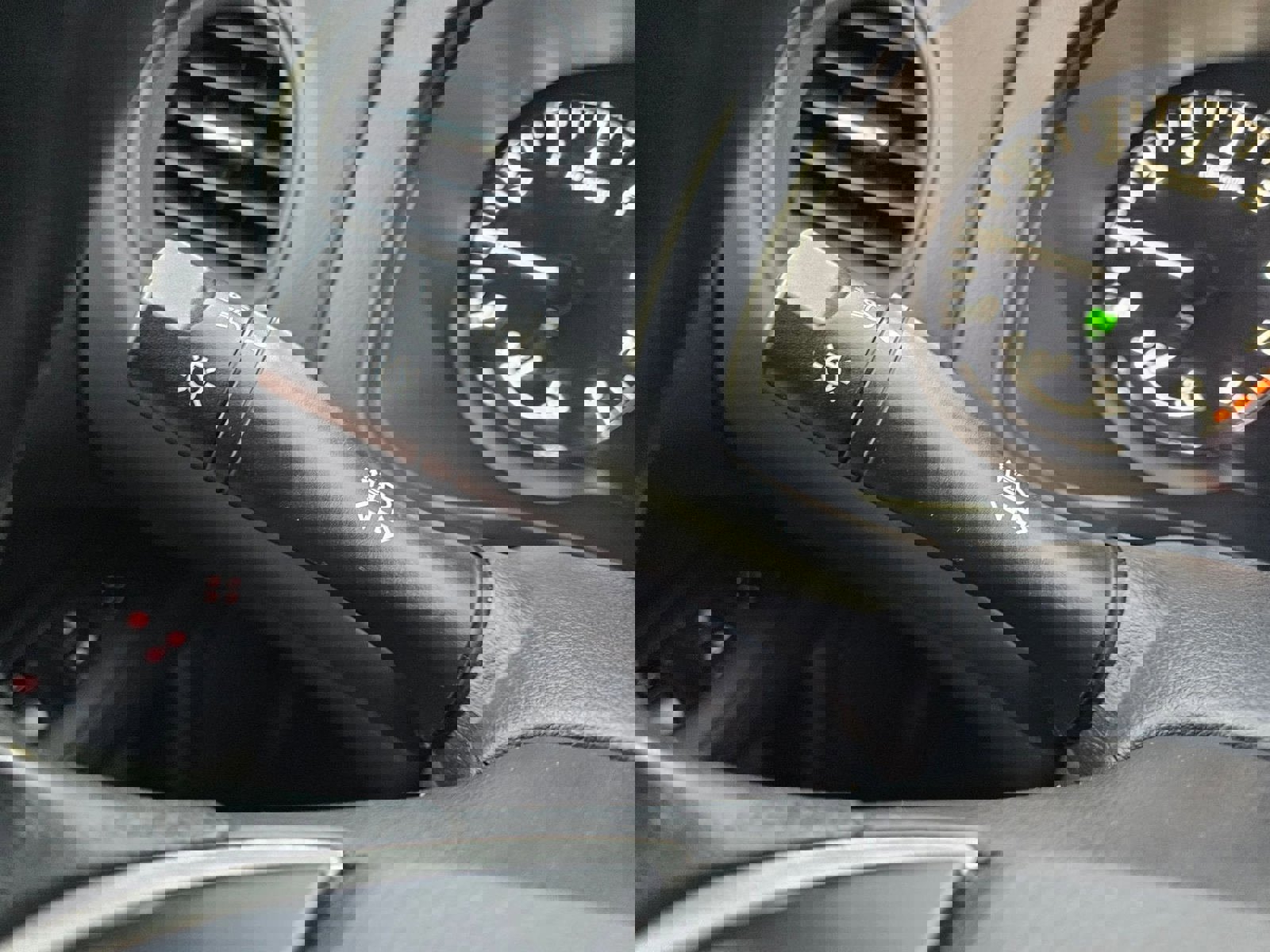 Used 2020 Nissan Pathfinder S image 14