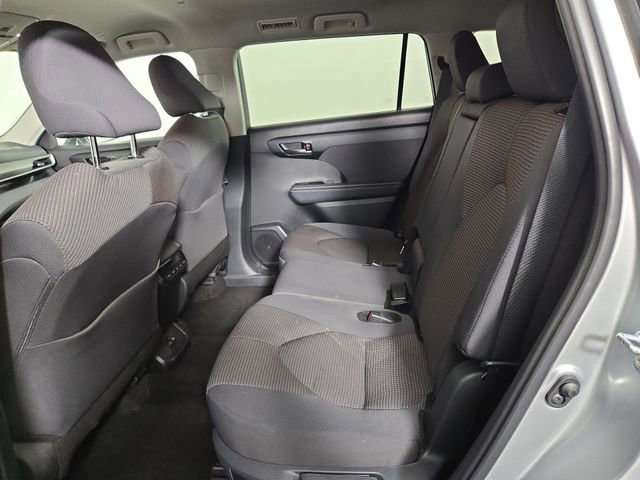 Used 2025 Toyota Highlander LE AWD/4WD image 15