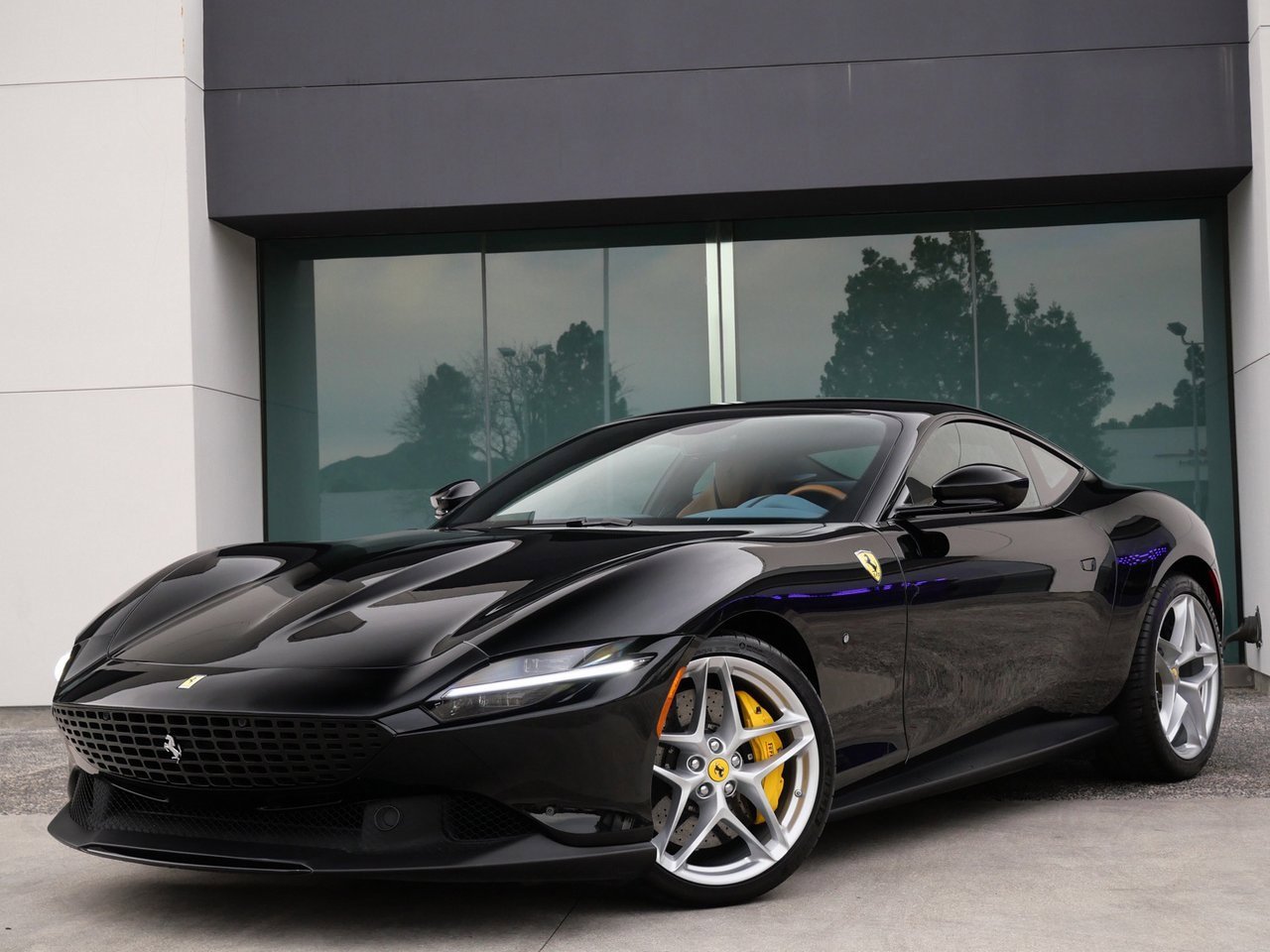 Used 2022 Ferrari Roma image 3