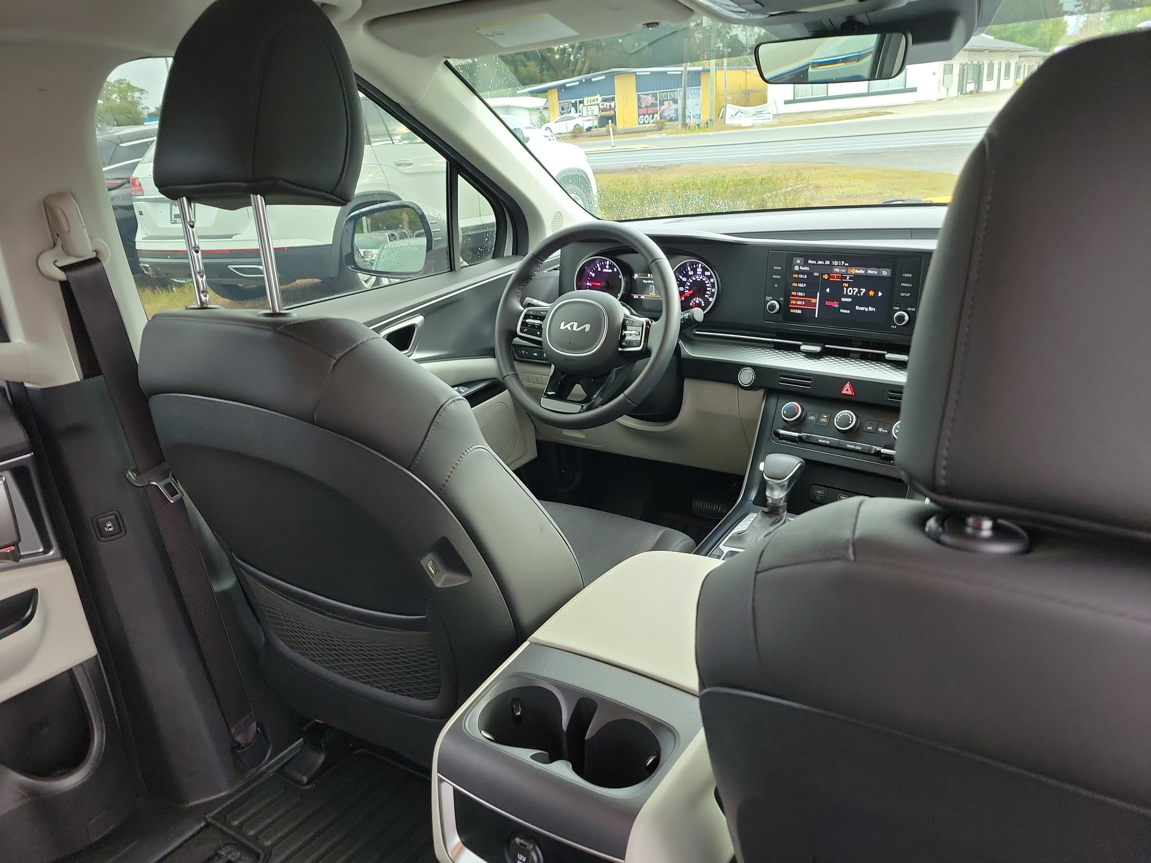 Certified 2023 Kia Carnival LX image 13