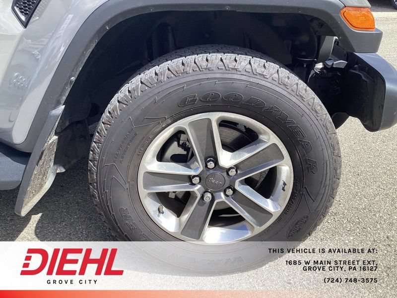 Used 2022 Jeep Wrangler Unlimited Sahara w/ Cold Weather Group AWD/4WD image 9