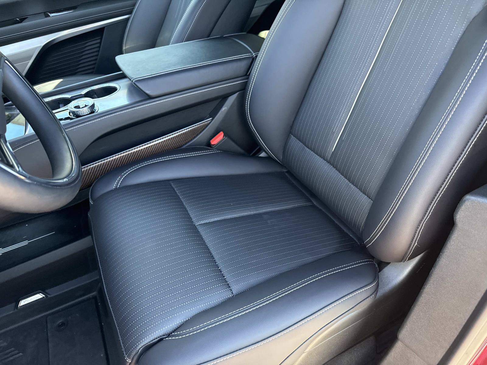 New 2026 Cadillac Vistiq Sport w/ LPO, Floor Liner Package AWD/4WD image 21