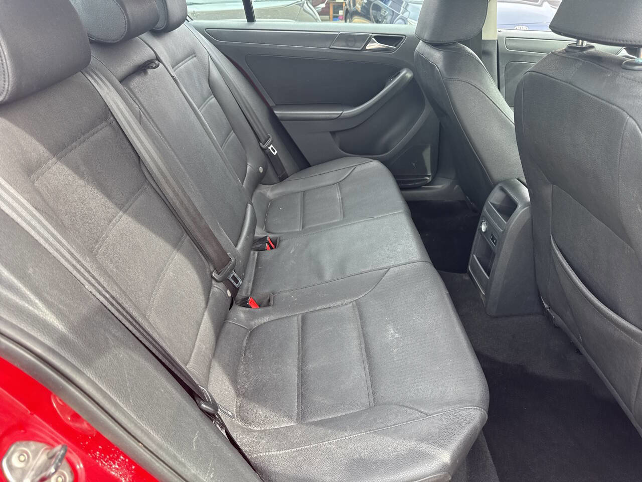 Used 2011 Volkswagen Jetta SE FWD image 18