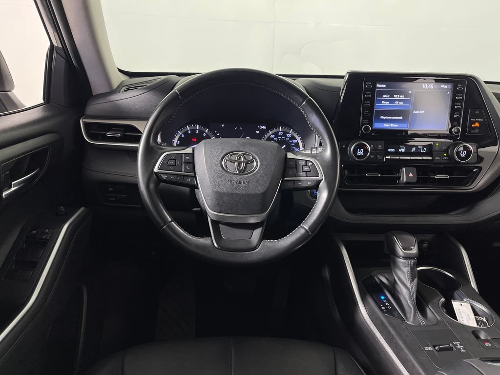 Used 2022 Toyota Highlander XLE FWD image 15
