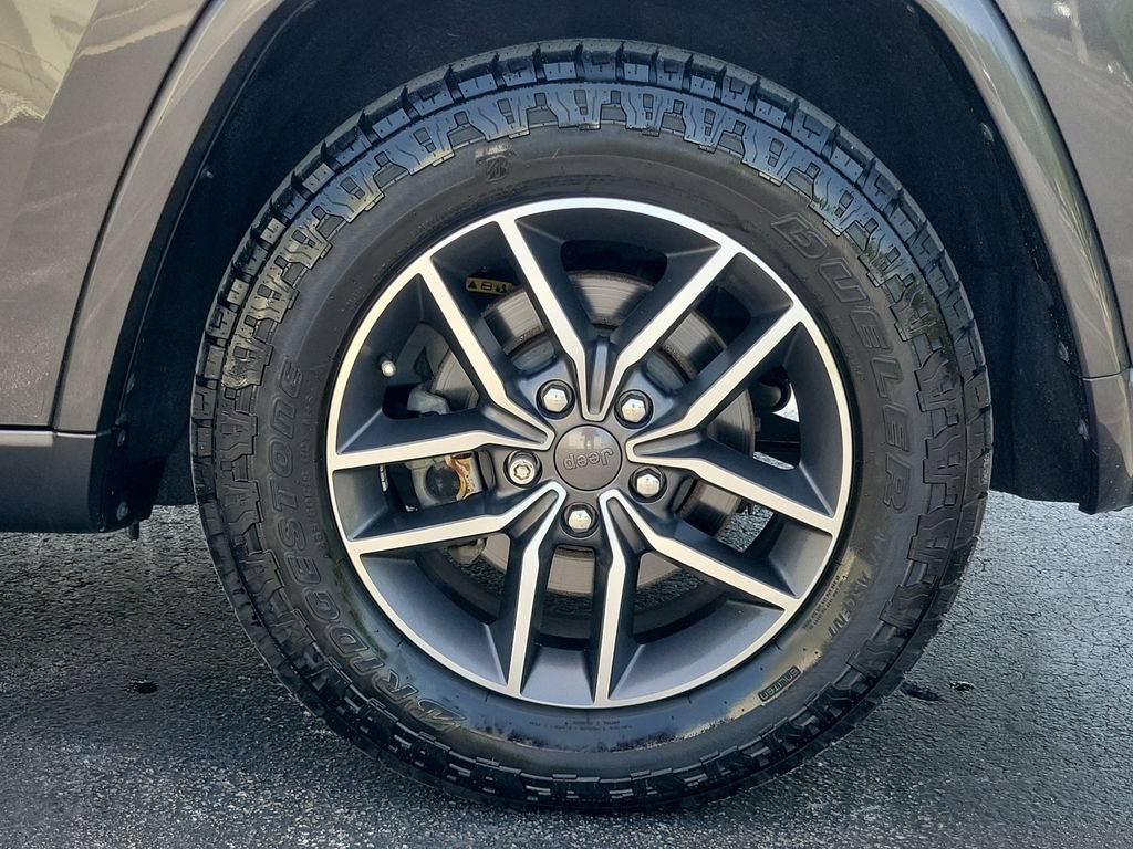 Used 2020 Jeep Grand Cherokee Overland AWD/4WD image 11