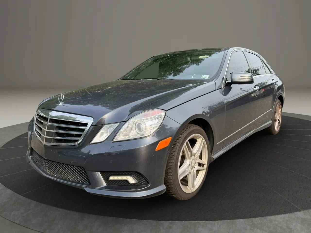 Used 2011 Mercedes-Benz E 550 4MATIC Sedan image 1