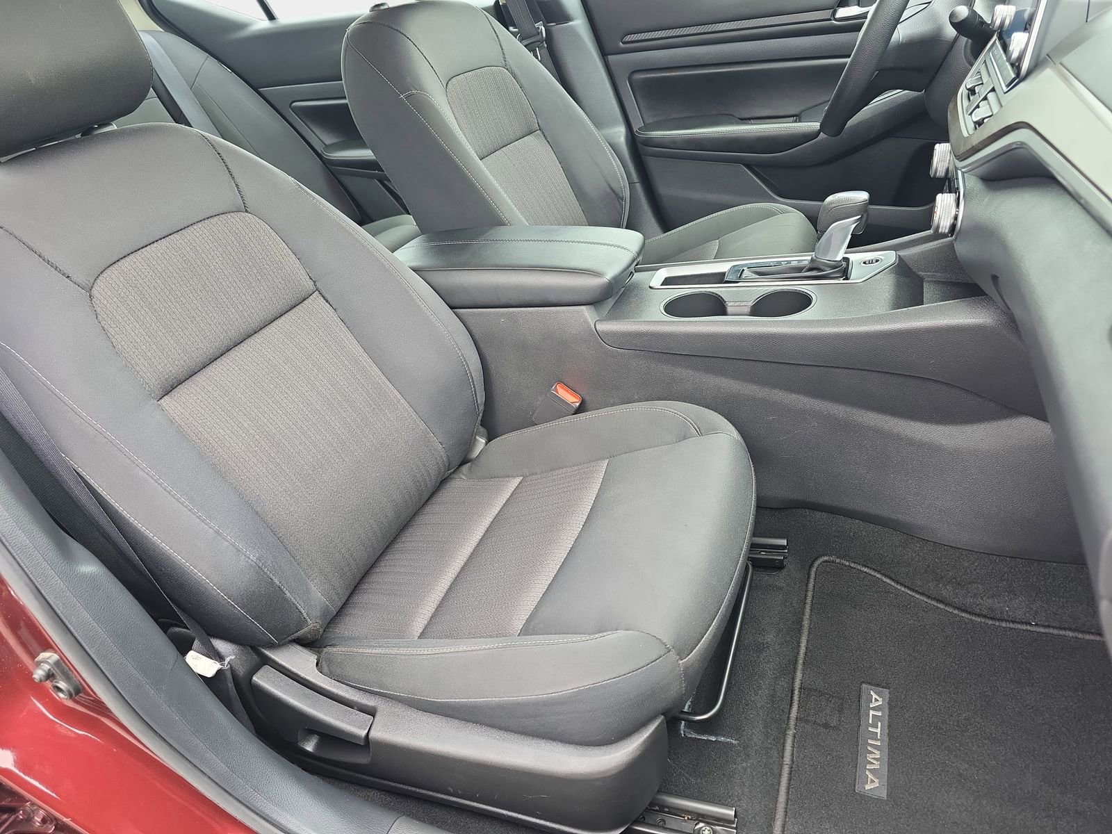 Used 2025 Nissan Altima 2.5 SV image 10