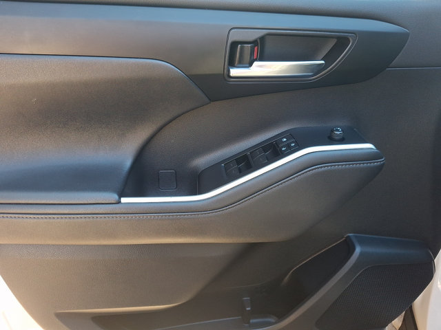 Used 2021 Toyota Highlander XLE AWD/4WD image 12