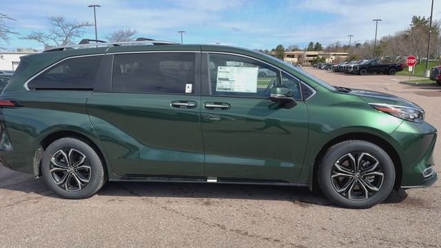 New 2026 Toyota Sienna Platinum image 9