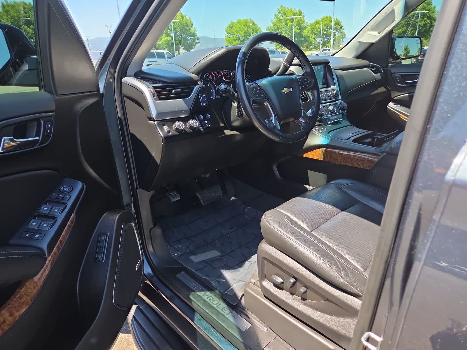 Used 2019 Chevrolet Suburban Premier AWD/4WD image 10