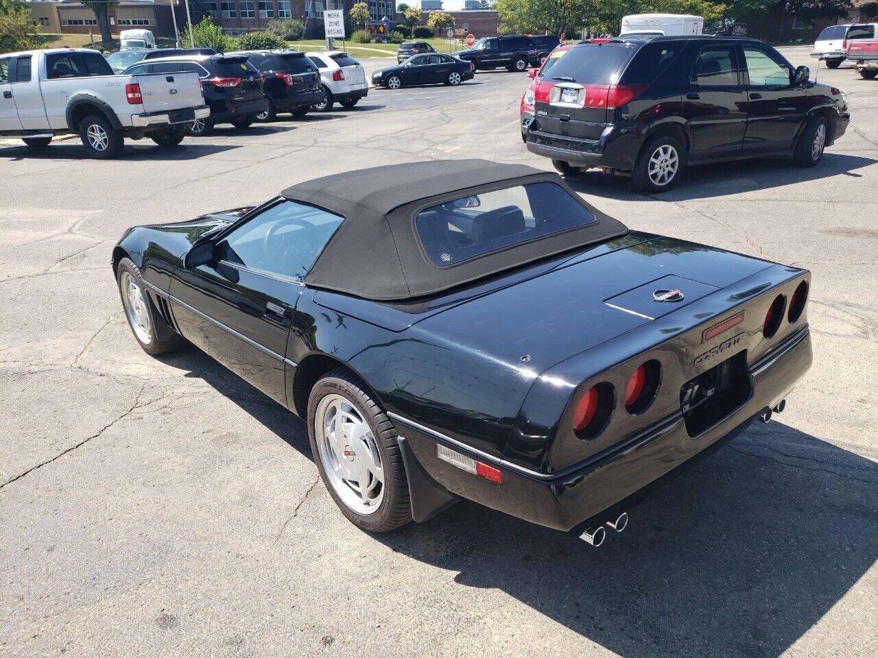 Used 1989 Chevrolet Corvette Convertible RWD image 6